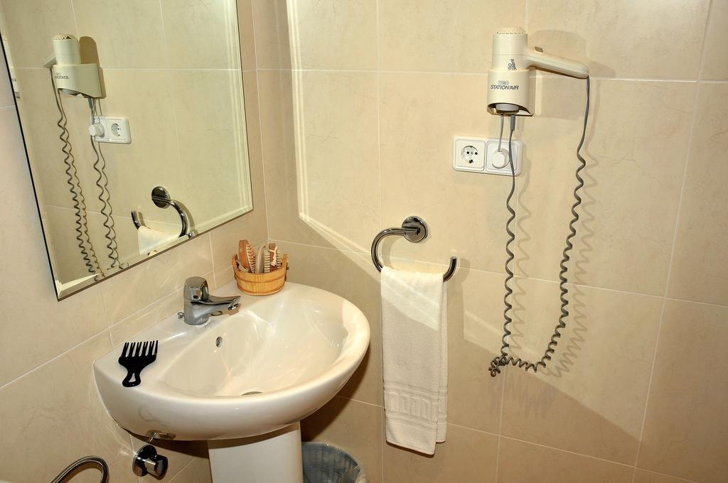 S'Arenal Apartments Portinatx Habitación foto