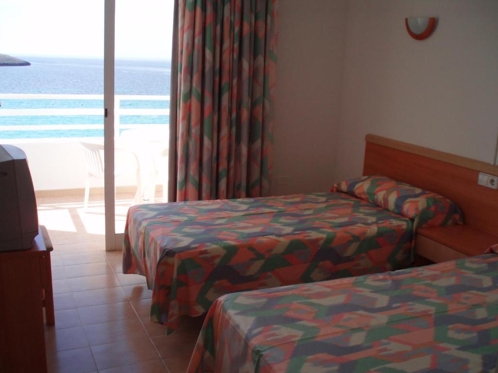 S'Arenal Apartments Portinatx Habitación foto